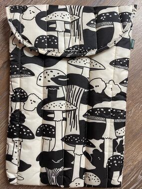 BAGGU Mushrooms Laptop Sleeve / Laptop case